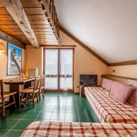 Daire Locazione Turistica La Piazza Comfort-2 *